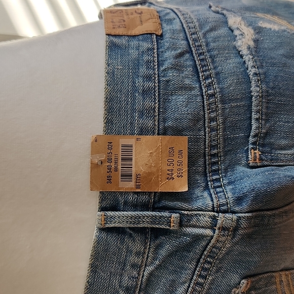 New Hollister Jean shorts - Picture 3 of 6